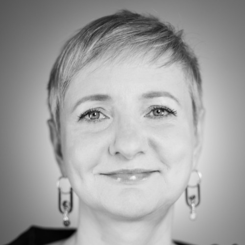 Czarno-biały portret Katarzyny Sadło (autorki).