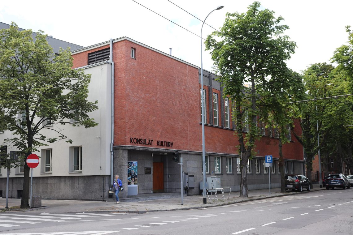 budynek z napisem Konsulat Kultury