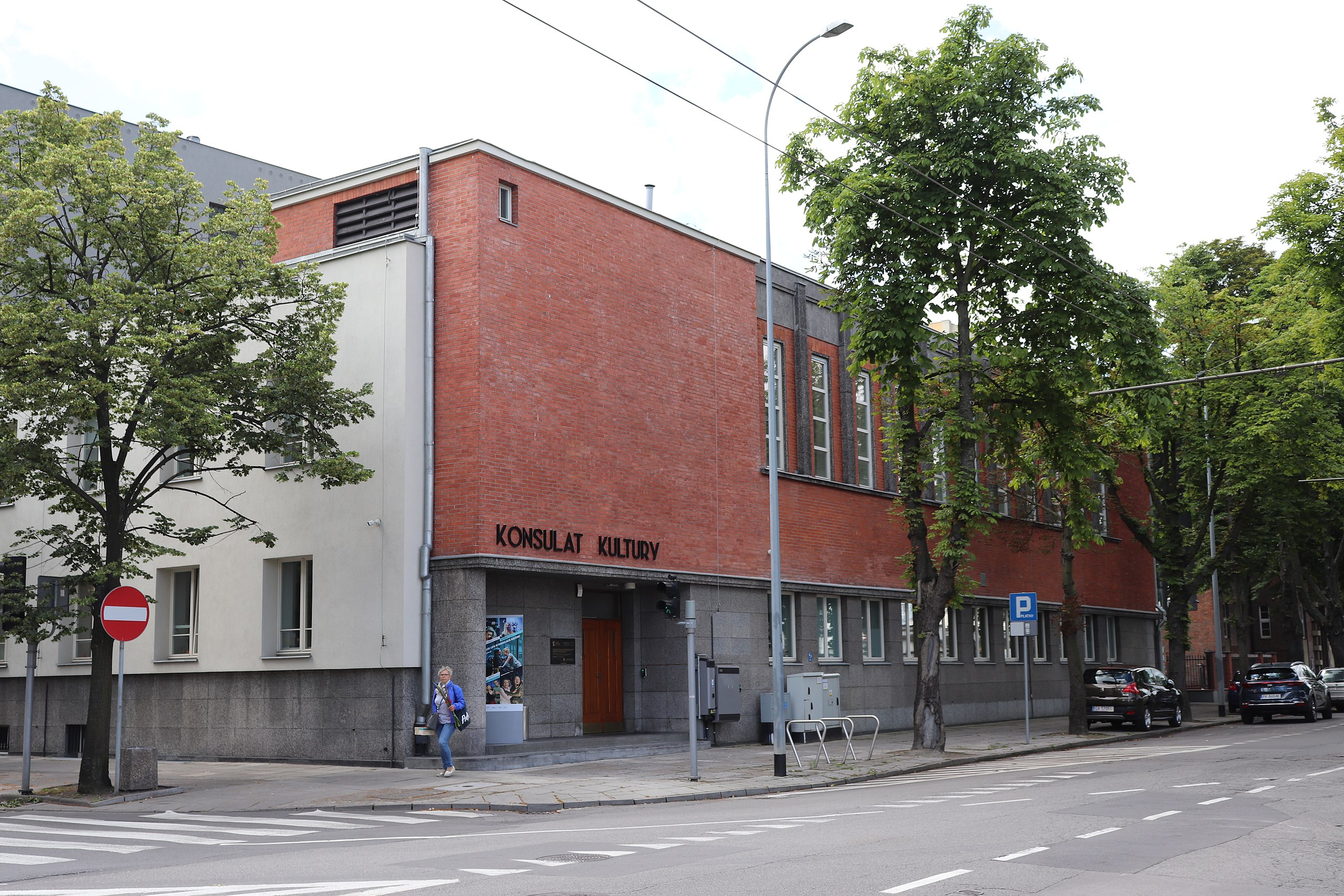 budynek z napisem Konsulat Kultury